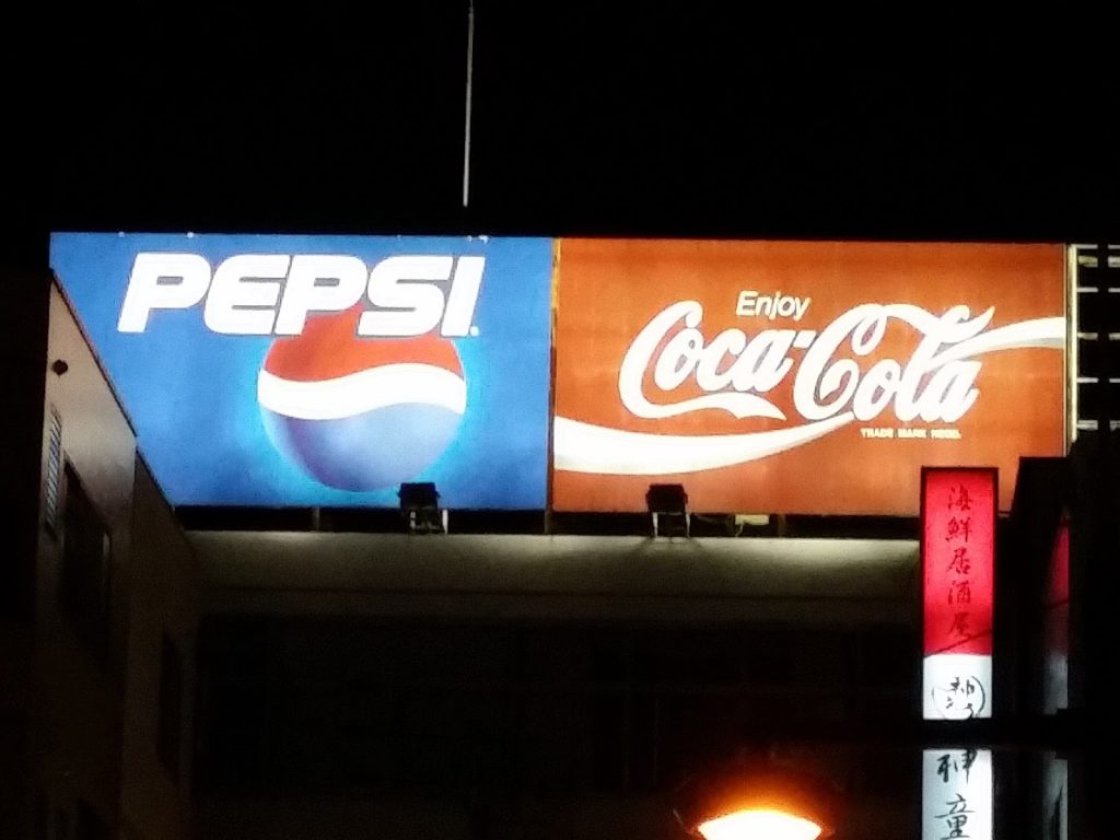 コカコーラ、ペプシの看板